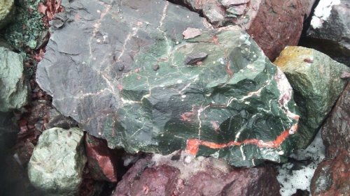 Гигантские зелёные валуны для ландшафтного дизайна весом более 5 тонн купить в Азнакаево