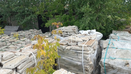 Плитняк галтованный гранитный для ландшафтного дизайна купить в Азнакаево