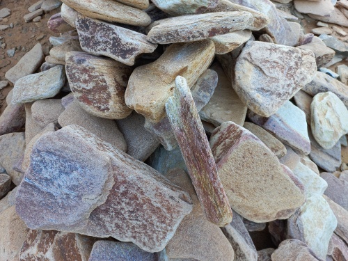 Златолит жёлтый, жёлто-зелёный глыбки и валуны для ланшафтного дизайна купить в Азнакаево