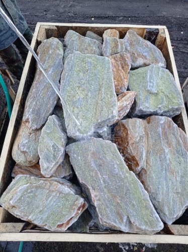 Златолит жёлтый, жёлто-зелёный глыбки и валуны для ланшафтного дизайна купить в Азнакаево