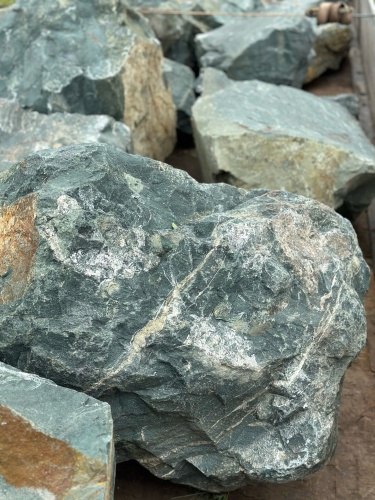 Камни для ландшафтного дизайна зелёные 10-60 килограмм купить в Азнакаево