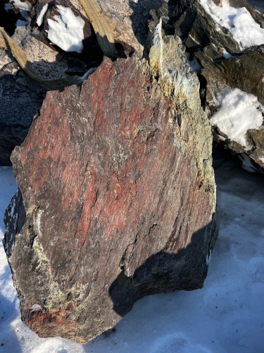 Ландшафтные глыбы красно-фиолетовые 200-1000 килограмм купить в Азнакаево