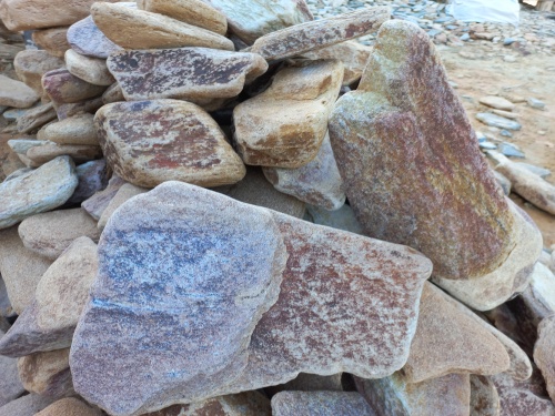 Златолит жёлтый, жёлто-зелёный глыбки и валуны для ланшафтного дизайна купить в Азнакаево