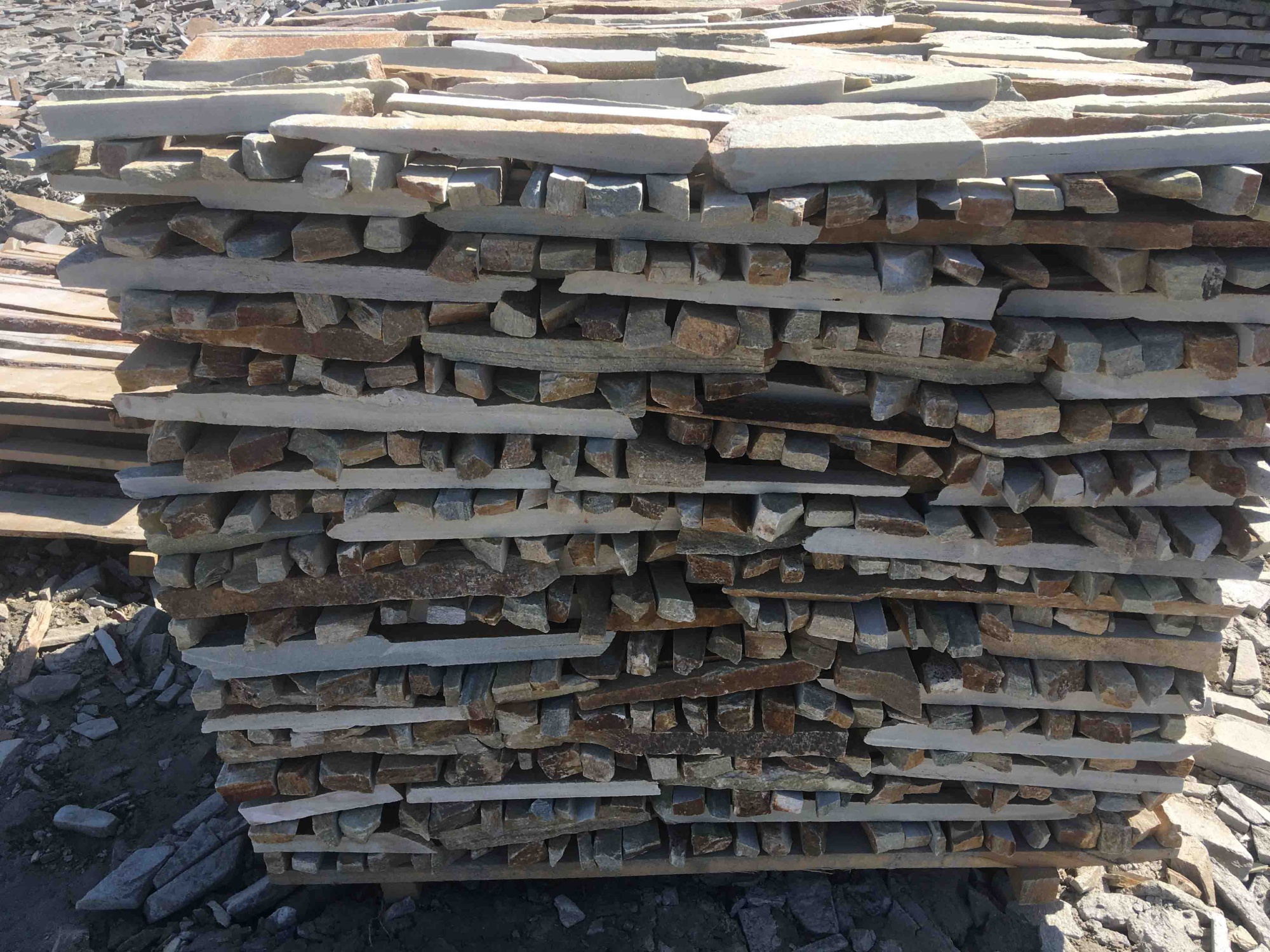 Горбушка златолит золотистый для облицовки купить в Азнакаево