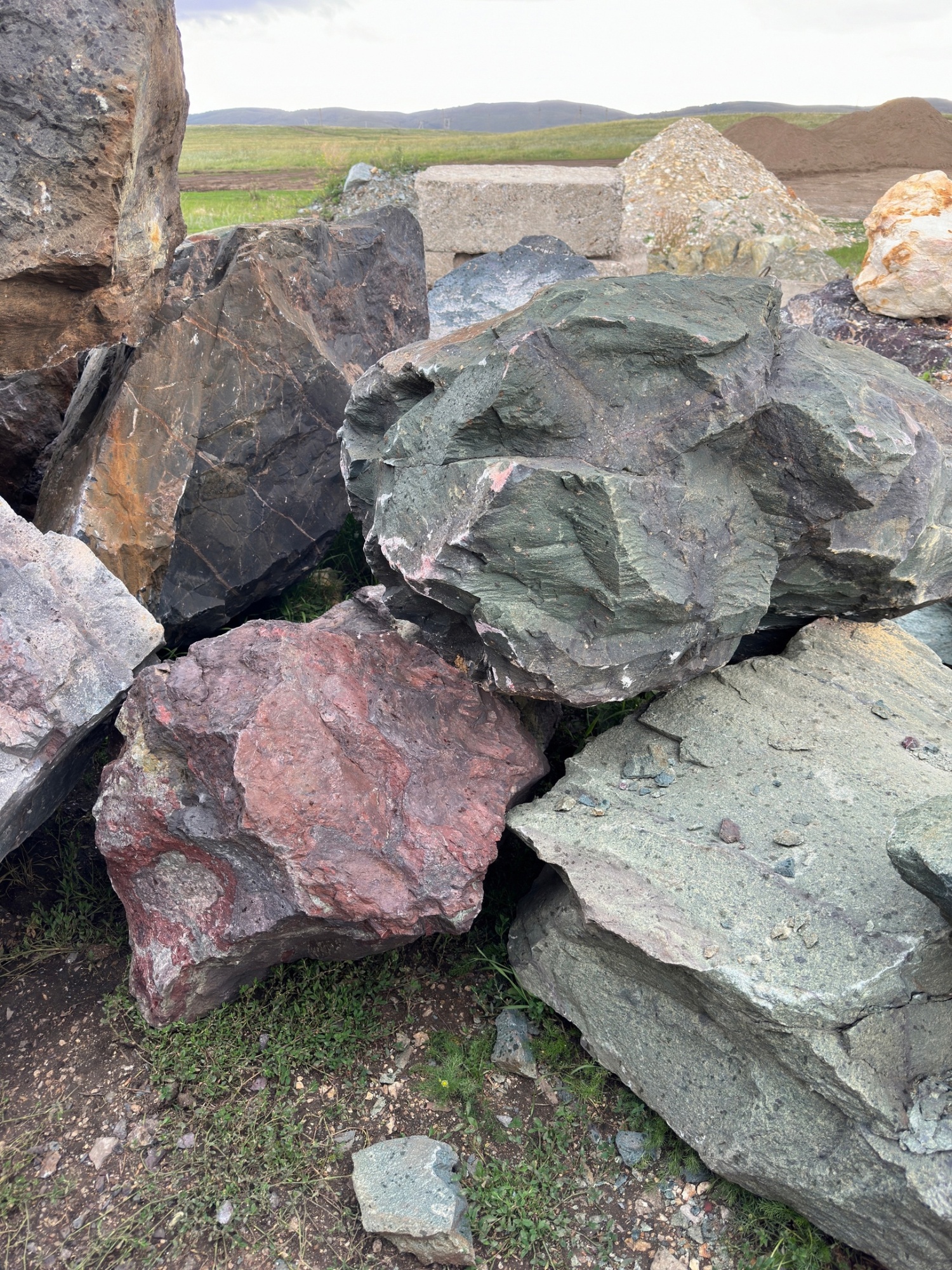 Камни для ландшафтного дизайна зелёные 10-60 килограмм купить в Азнакаево