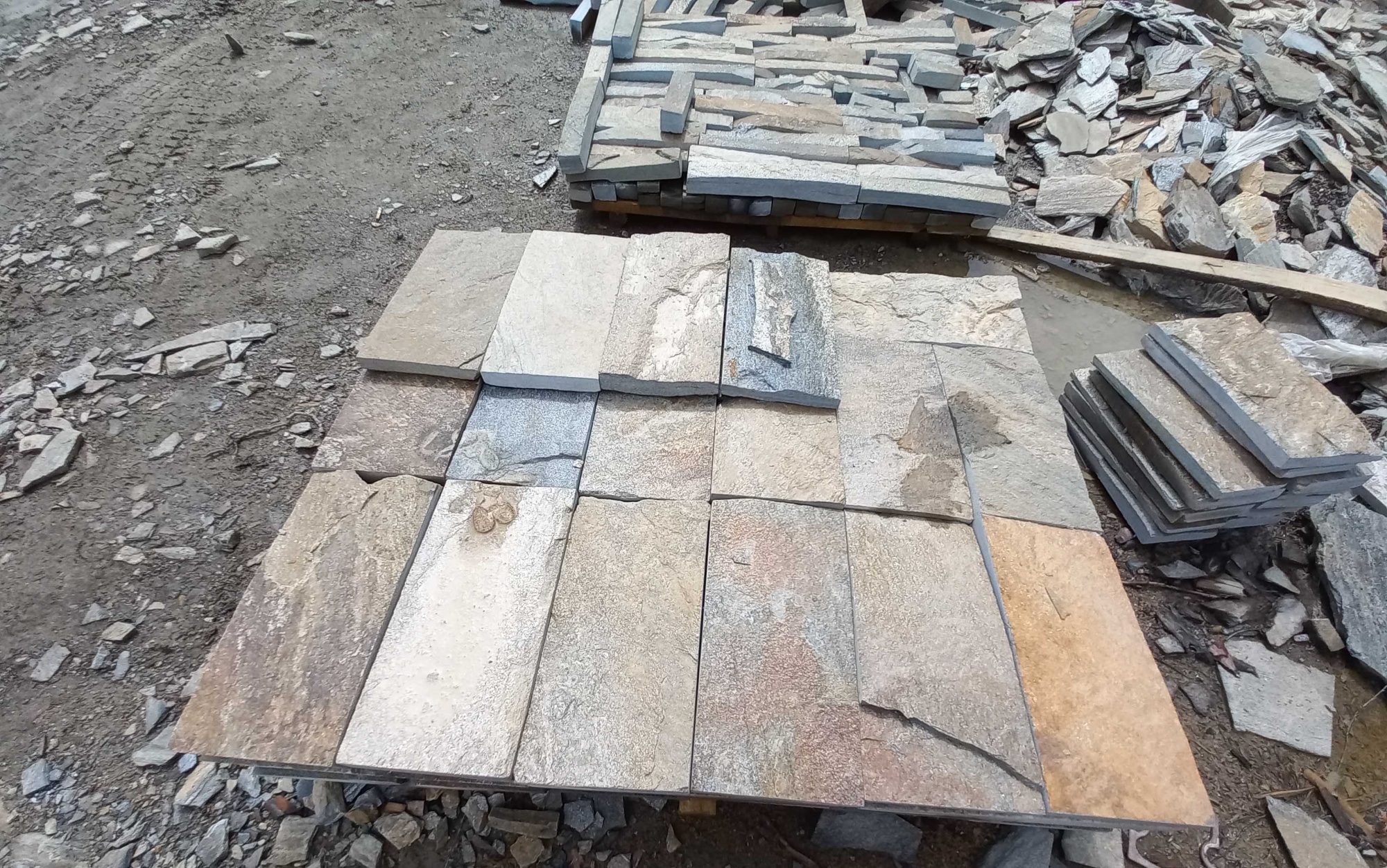 Плитка пилёная златолит Уральский для цоколя, отмостки купить в Азнакаево