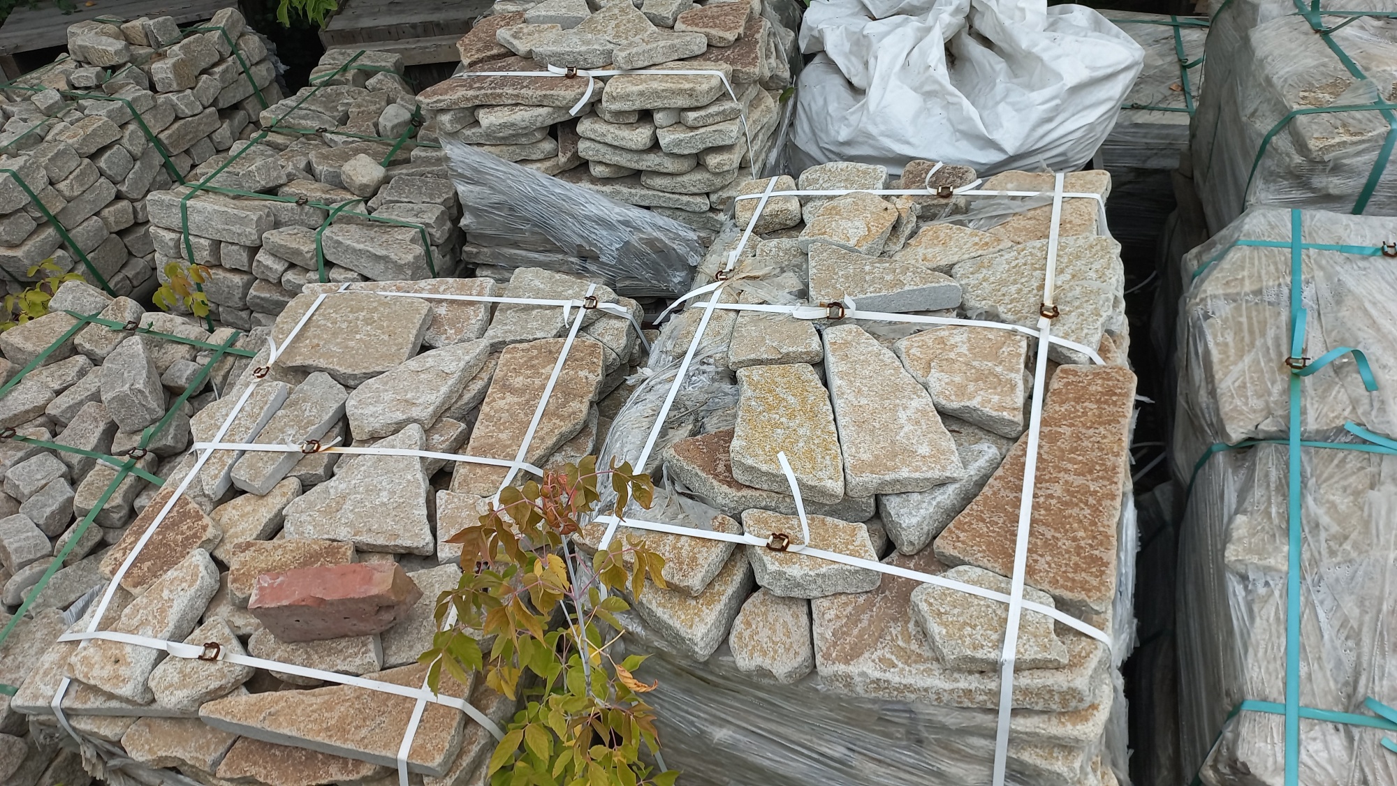 Плитняк гранитный галтованный купить в Азнакаево