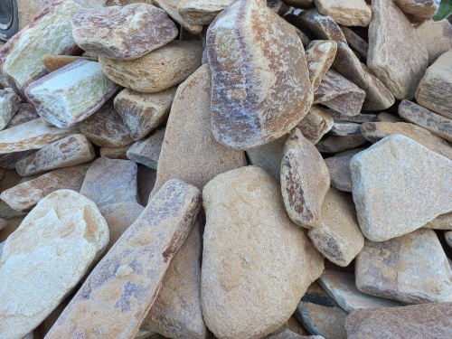 Златолит жёлтый, жёлто-зелёный глыбки и валуны для ланшафтного дизайна купить в Азнакаево