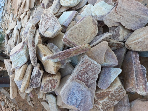 Златолит жёлтый, жёлто-зелёный глыбки и валуны для ланшафтного дизайна купить в Азнакаево