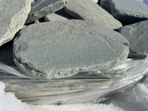 Плитняк златолит зелёный галтованный для мощения на бетон купить в Азнакаево